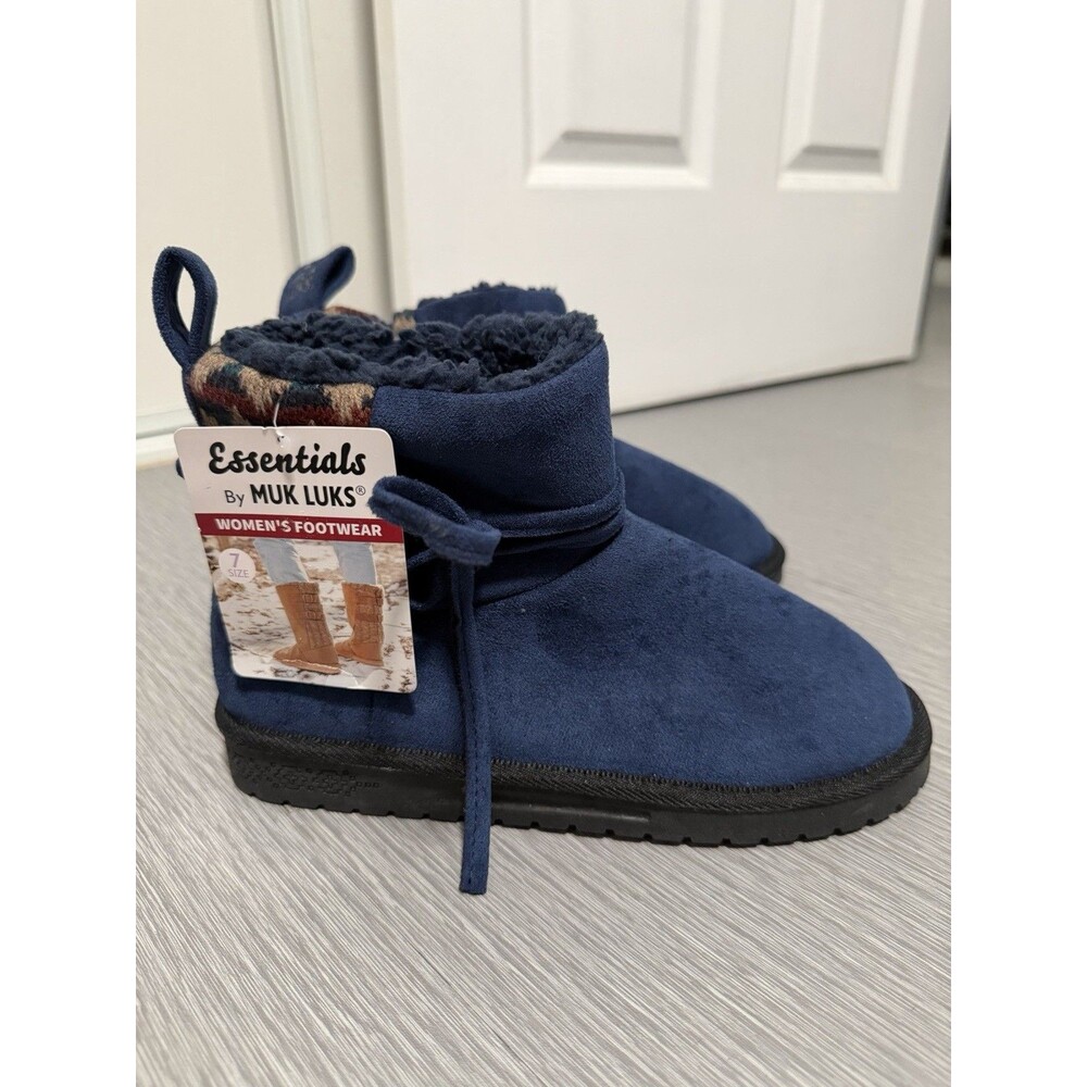 MUK LUKS Laurel Women’s Size 7 Navy Faux Suede Fur Lined Ankle Boots New